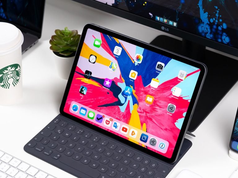 daniel korpai xgffTVZs1FI unsplash GlamEssence: Elevating Beauty with Innovation